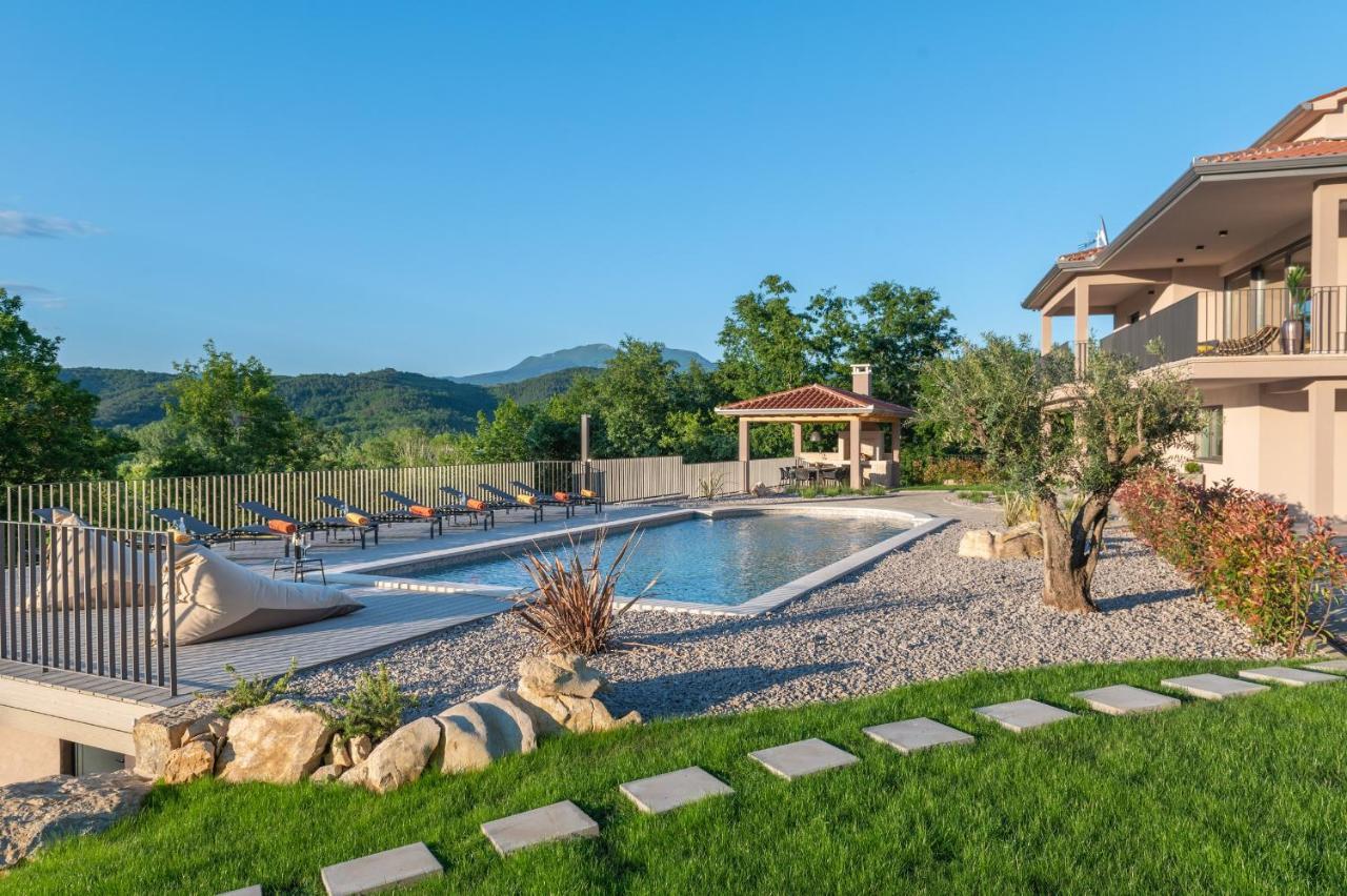 Luxury Villa Santa Cruz With Xl Pool And Jacuzzi Potpican Exterior photo